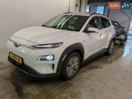 Белый Хендай Kona Electric, объемом двигателя 0 л и пробегом 100 тыс. км за 19700 $, фото 1 на Automoto.ua