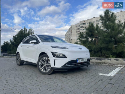 Хендай Kona Electric 2023 в Харькове на Automoto.ua Белый Хендай Kona Electric, объемом двигателя 0 л и пробегом 123 тыс. км за 18000 $, фото 1 на Automoto.ua