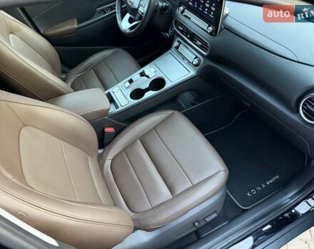 Черный Хендай Kona Electric, объемом двигателя 0 л и пробегом 125 тыс. км за 18599 $, фото 72 на Automoto.ua