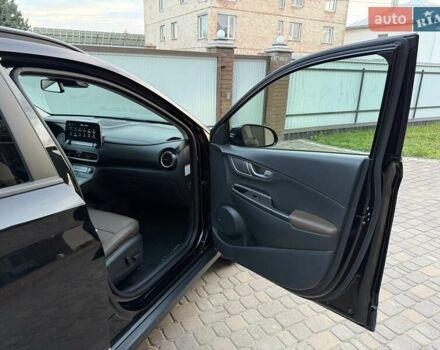 Черный Хендай Kona Electric, объемом двигателя 0 л и пробегом 125 тыс. км за 18599 $, фото 68 на Automoto.ua