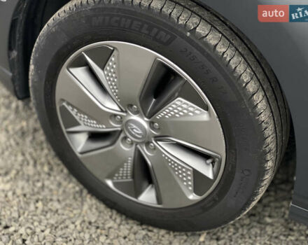 Черный Хендай Kona Electric, объемом двигателя 0 л и пробегом 123 тыс. км за 18900 $, фото 108 на Automoto.ua