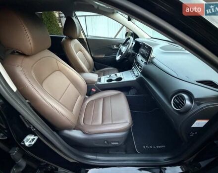 Черный Хендай Kona Electric, объемом двигателя 0 л и пробегом 125 тыс. км за 18599 $, фото 73 на Automoto.ua