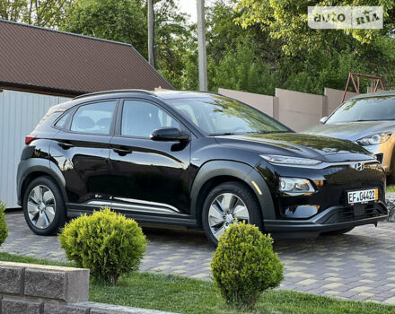 Черный Хендай Kona Electric, объемом двигателя 0 л и пробегом 80 тыс. км за 17150 $, фото 4 на Automoto.ua