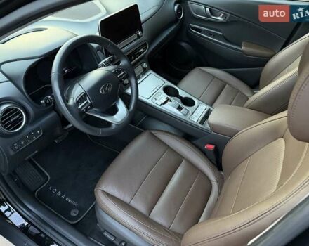 Черный Хендай Kona Electric, объемом двигателя 0 л и пробегом 125 тыс. км за 18599 $, фото 39 на Automoto.ua