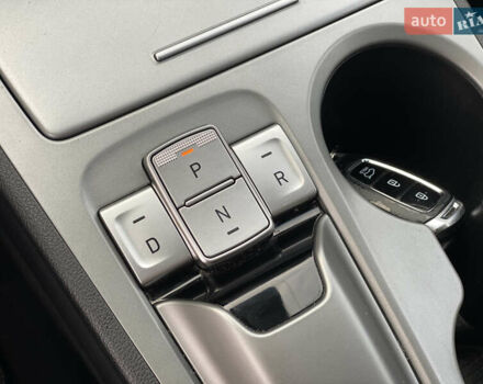 Черный Хендай Kona Electric, объемом двигателя 0 л и пробегом 123 тыс. км за 18900 $, фото 55 на Automoto.ua