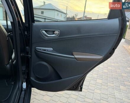 Черный Хендай Kona Electric, объемом двигателя 0 л и пробегом 125 тыс. км за 18599 $, фото 65 на Automoto.ua