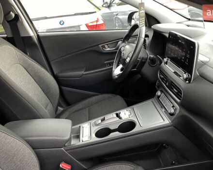 Черный Хендай Kona Electric, объемом двигателя 0 л и пробегом 123 тыс. км за 18900 $, фото 31 на Automoto.ua