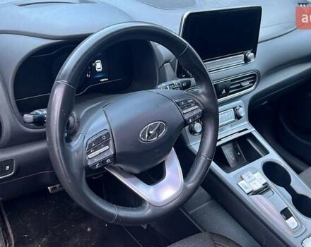 Черный Хендай Kona Electric, объемом двигателя 0 л и пробегом 124 тыс. км за 16600 $, фото 19 на Automoto.ua