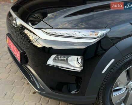 Черный Хендай Kona Electric, объемом двигателя 0 л и пробегом 125 тыс. км за 18599 $, фото 22 на Automoto.ua