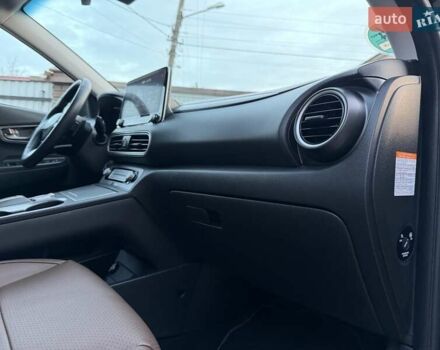 Черный Хендай Kona Electric, объемом двигателя 0 л и пробегом 125 тыс. км за 18599 $, фото 75 на Automoto.ua