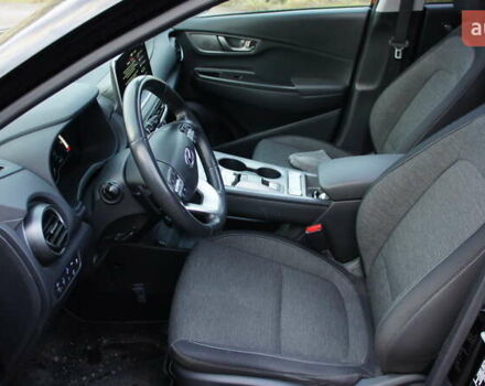 Черный Хендай Kona Electric, объемом двигателя 0 л и пробегом 124 тыс. км за 16600 $, фото 14 на Automoto.ua