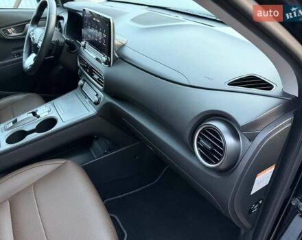 Черный Хендай Kona Electric, объемом двигателя 0 л и пробегом 125 тыс. км за 18599 $, фото 76 на Automoto.ua