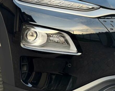 Черный Хендай Kona Electric, объемом двигателя 0 л и пробегом 125 тыс. км за 18599 $, фото 24 на Automoto.ua