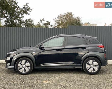 Черный Хендай Kona Electric, объемом двигателя 0 л и пробегом 123 тыс. км за 18900 $, фото 103 на Automoto.ua