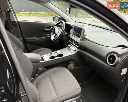 Черный Хендай Kona Electric, объемом двигателя 0 л и пробегом 30 тыс. км за 17200 $, фото 32 на Automoto.ua