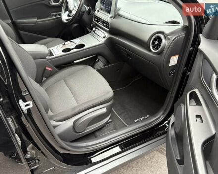 Черный Хендай Kona Electric, объемом двигателя 0 л и пробегом 30 тыс. км за 17200 $, фото 31 на Automoto.ua