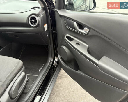 Черный Хендай Kona Electric, объемом двигателя 0 л и пробегом 30 тыс. км за 17200 $, фото 35 на Automoto.ua