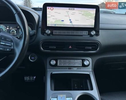 Черный Хендай Kona Electric, объемом двигателя 0 л и пробегом 80 тыс. км за 23100 $, фото 66 на Automoto.ua