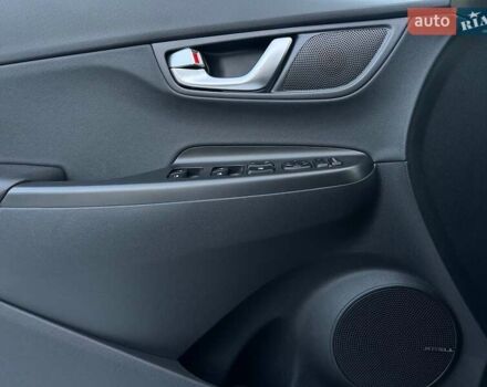 Черный Хендай Kona Electric, объемом двигателя 0 л и пробегом 80 тыс. км за 23100 $, фото 6 на Automoto.ua