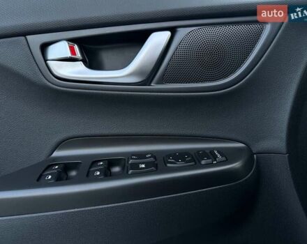 Черный Хендай Kona Electric, объемом двигателя 0 л и пробегом 80 тыс. км за 23100 $, фото 7 на Automoto.ua