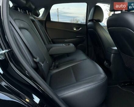 Черный Хендай Kona Electric, объемом двигателя 0 л и пробегом 80 тыс. км за 23100 $, фото 92 на Automoto.ua