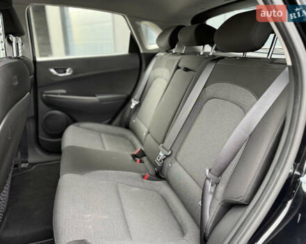 Черный Хендай Kona Electric, объемом двигателя 0 л и пробегом 37 тыс. км за 16900 $, фото 8 на Automoto.ua