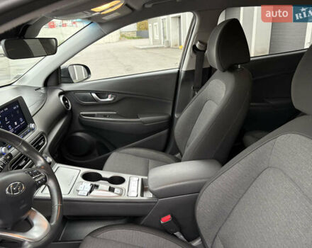 Черный Хендай Kona Electric, объемом двигателя 0 л и пробегом 30 тыс. км за 17200 $, фото 26 на Automoto.ua