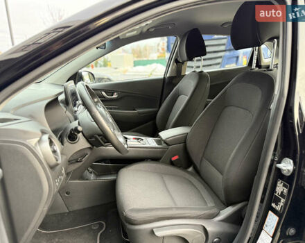 Черный Хендай Kona Electric, объемом двигателя 0 л и пробегом 37 тыс. км за 16900 $, фото 7 на Automoto.ua