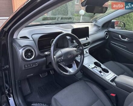 Чорний Хендай Kona Electric, об'ємом двигуна 0 л та пробігом 40 тис. км за 17900 $, фото 19 на Automoto.ua