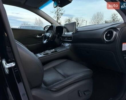 Черный Хендай Kona Electric, объемом двигателя 0 л и пробегом 80 тыс. км за 23100 $, фото 93 на Automoto.ua