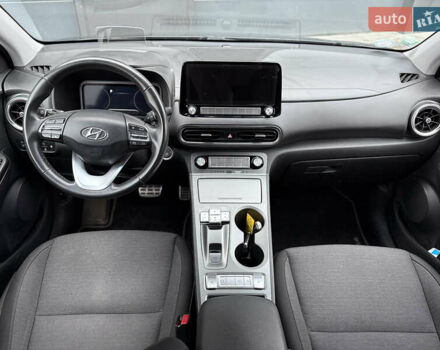 Черный Хендай Kona Electric, объемом двигателя 0 л и пробегом 96 тыс. км за 20300 $, фото 6 на Automoto.ua