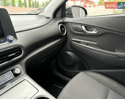 Черный Хендай Kona Electric, объемом двигателя 0 л и пробегом 30 тыс. км за 17200 $, фото 51 на Automoto.ua