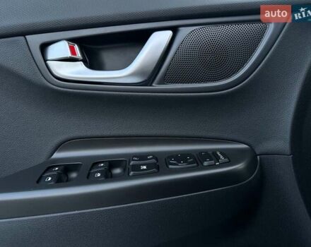 Черный Хендай Kona Electric, объемом двигателя 0 л и пробегом 80 тыс. км за 23100 $, фото 48 на Automoto.ua