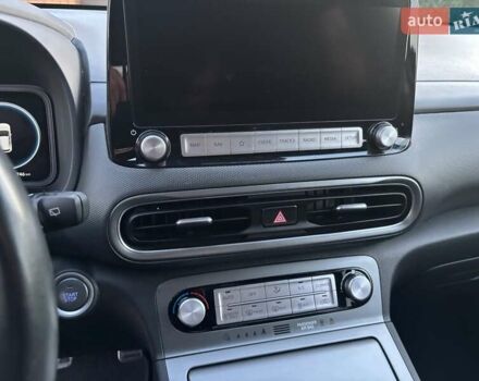 Чорний Хендай Kona Electric, об'ємом двигуна 0 л та пробігом 40 тис. км за 17900 $, фото 27 на Automoto.ua