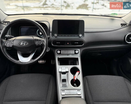 Черный Хендай Kona Electric, объемом двигателя 0 л и пробегом 37 тыс. км за 16900 $, фото 6 на Automoto.ua