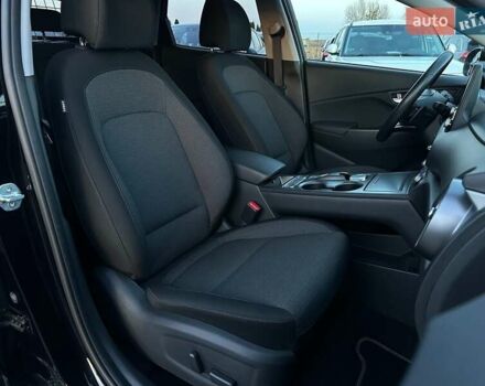 Черный Хендай Kona Electric, объемом двигателя 0 л и пробегом 86 тыс. км за 21500 $, фото 86 на Automoto.ua