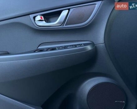Черный Хендай Kona Electric, объемом двигателя 0 л и пробегом 86 тыс. км за 21500 $, фото 37 на Automoto.ua