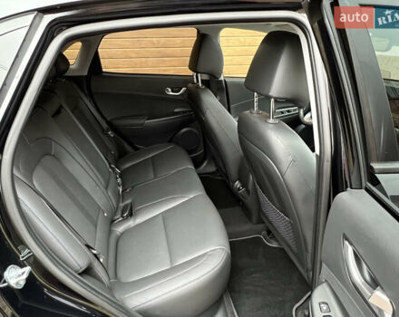 Черный Хендай Kona Electric, объемом двигателя 0 л и пробегом 73 тыс. км за 22699 $, фото 70 на Automoto.ua