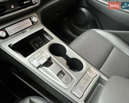 Черный Хендай Kona Electric, объемом двигателя 0 л и пробегом 73 тыс. км за 22699 $, фото 39 на Automoto.ua