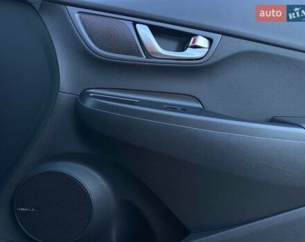 Черный Хендай Kona Electric, объемом двигателя 0 л и пробегом 86 тыс. км за 21500 $, фото 87 на Automoto.ua