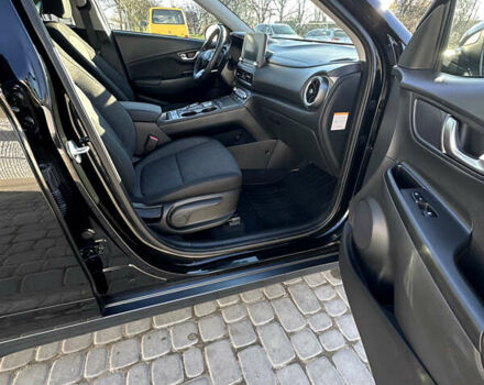 Чорний Хендай Kona Electric, об'ємом двигуна 0 л та пробігом 65 тис. км за 19500 $, фото 24 на Automoto.ua