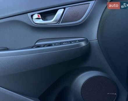 Черный Хендай Kona Electric, объемом двигателя 0 л и пробегом 86 тыс. км за 21500 $, фото 4 на Automoto.ua