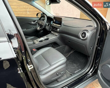 Черный Хендай Kona Electric, объемом двигателя 0 л и пробегом 73 тыс. км за 22699 $, фото 74 на Automoto.ua