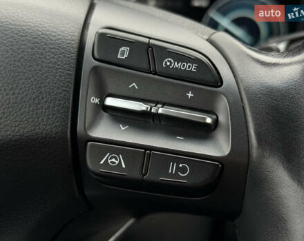 Черный Хендай Kona Electric, объемом двигателя 0 л и пробегом 83 тыс. км за 20900 $, фото 5 на Automoto.ua