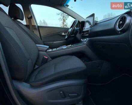 Черный Хендай Kona Electric, объемом двигателя 0 л и пробегом 86 тыс. км за 21500 $, фото 85 на Automoto.ua