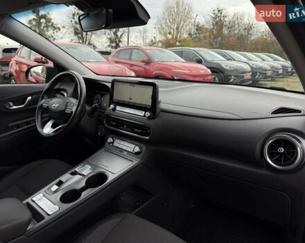 Черный Хендай Kona Electric, объемом двигателя 0 л и пробегом 83 тыс. км за 20900 $, фото 86 на Automoto.ua