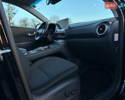 Черный Хендай Kona Electric, объемом двигателя 0 л и пробегом 86 тыс. км за 21500 $, фото 84 на Automoto.ua
