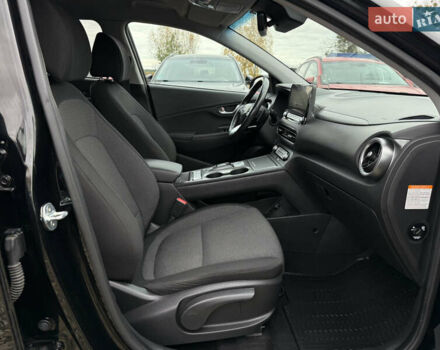 Черный Хендай Kona Electric, объемом двигателя 0 л и пробегом 83 тыс. км за 20900 $, фото 89 на Automoto.ua