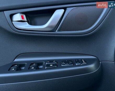 Черный Хендай Kona Electric, объемом двигателя 0 л и пробегом 86 тыс. км за 21500 $, фото 5 на Automoto.ua