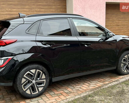 Черный Хендай Kona Electric, объемом двигателя 0 л и пробегом 73 тыс. км за 22699 $, фото 6 на Automoto.ua